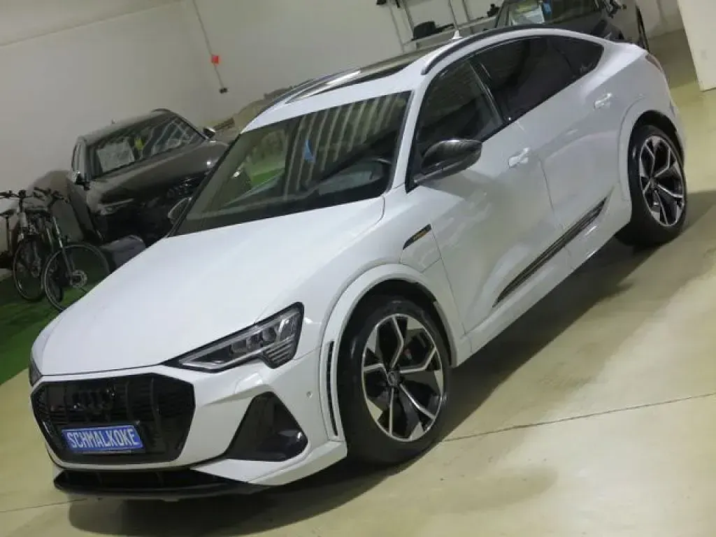 Gebraucht Audi e-tron Comfort 369 kW (503 PS) 2022 Gletscherweiss (metallic) SUV