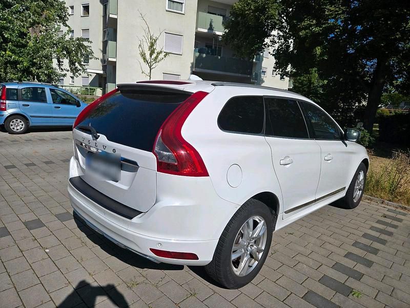 Weiß Gebraucht 2014 Volvo XC60 SUV | 13.500 € (Fairer Preis) - Bild 1/4