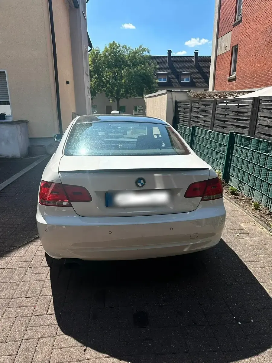 Gebraucht BMW 318 M Sport 142 PS (104 kW) 2011 Weiß Coupé