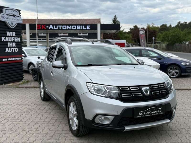 Grau Gebraucht 2017 Dacia Sandero Stepway Kleinwagen | 5.990 € (Guter Preis) - Bild 1/4