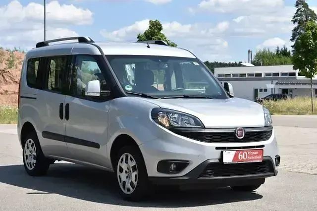 Gebraucht Fiat Doblò 120 PS (88 kW) 2019 Silber Van / Kleinbus
