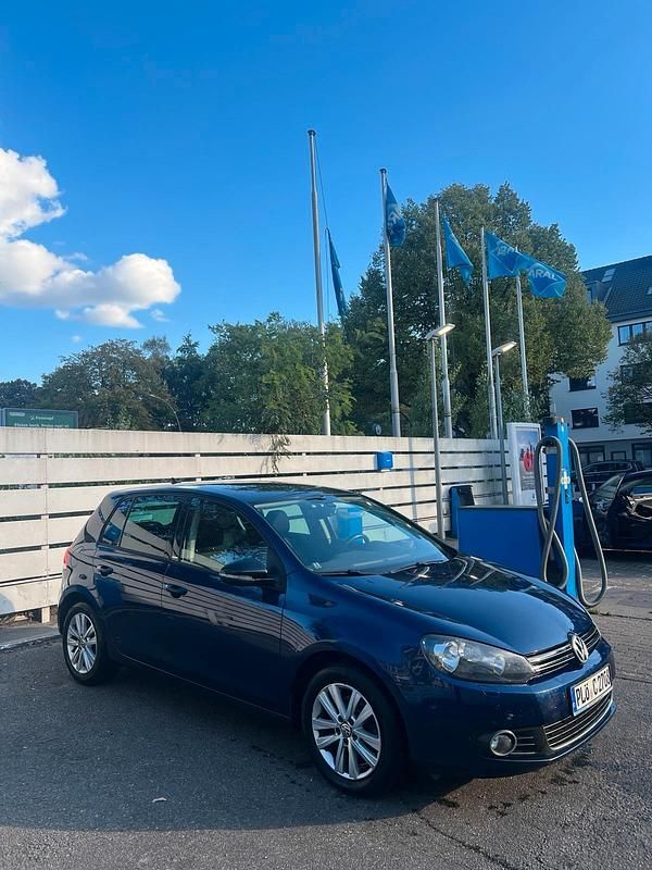 Gebraucht VW Golf VI Style 105 PS (77 kW) 2011 Blau Kleinwagen