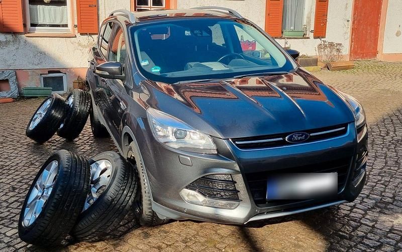Używany Ford Kuga Titanium 150 KM (110 kW) 2016 Srebrny SUV