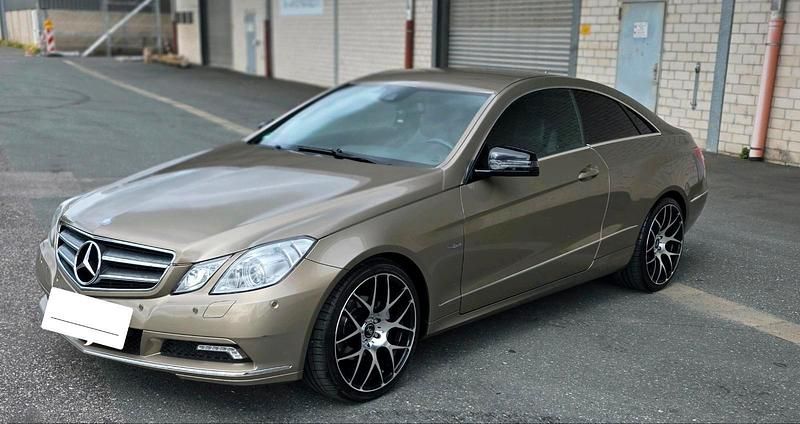 Gold Gebraucht 2010 Mercedes 190 Limousine | 9.499 € - Bild 1/4