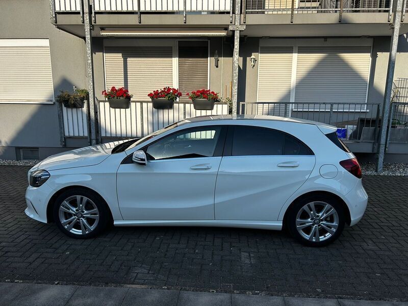 Gebraucht Mercedes A160 Edition 102 PS (75 kW) 2016 Weiß Limousine