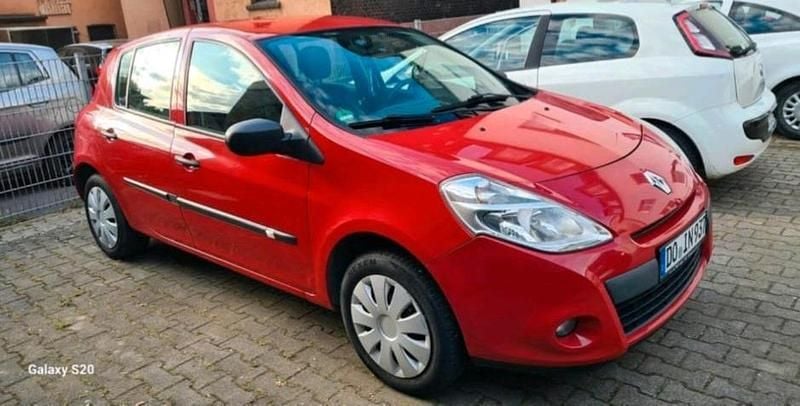 Rot Gebraucht 2010 Renault Clio II Kleinwagen | 2.400 € (Fairer Preis) - Bild 1/4