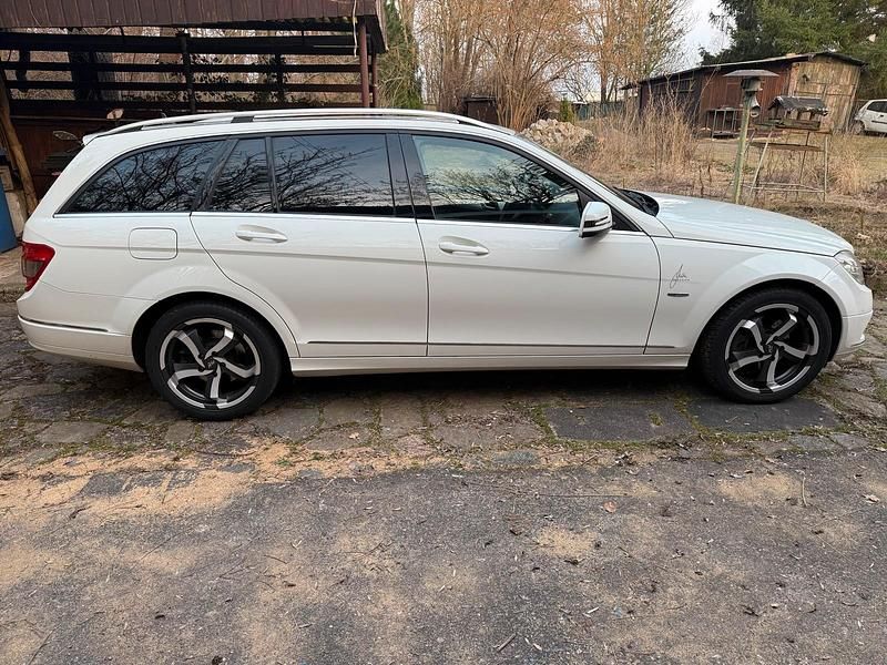 Gebraucht Mercedes C250 204 PS (150 kW) 2010 Weiß Kombi