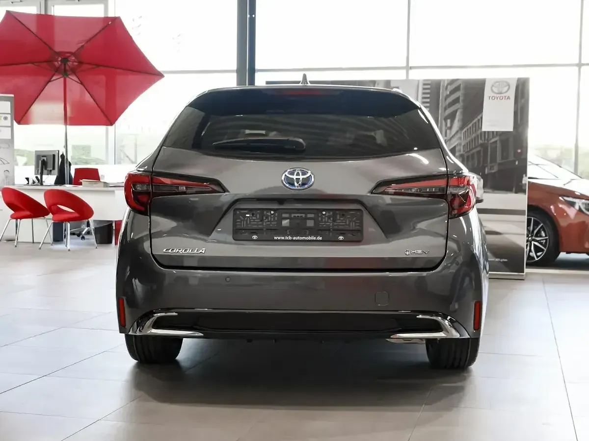 Neu Toyota Corolla 178 PS (130 kW) 2026 Grau Kombi