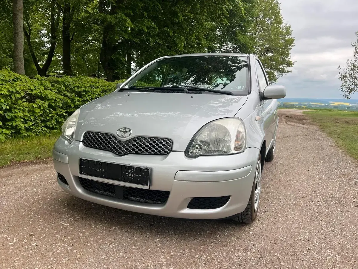 Gebraucht Toyota Yaris 65 PS (47 kW) 2005 Silber Kleinwagen