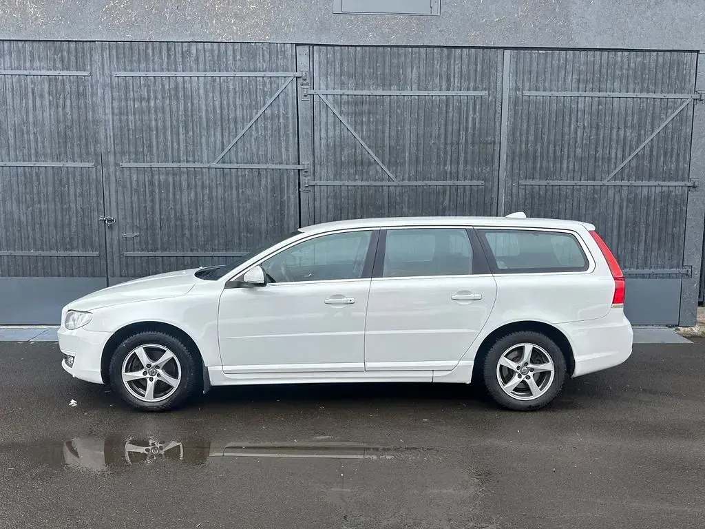 Gebraucht Volvo V70 120 PS (88 kW) 2016 Ice white Kombi