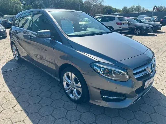 Gebraucht Mercedes B180 122 PS (89 kW) 2017 Grau Kleinwagen