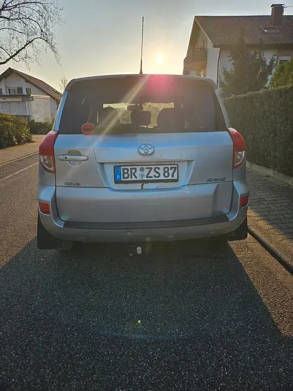 Gebraucht Toyota RAV4 Executive 177 PS (130 kW) 2007 Silber SUV