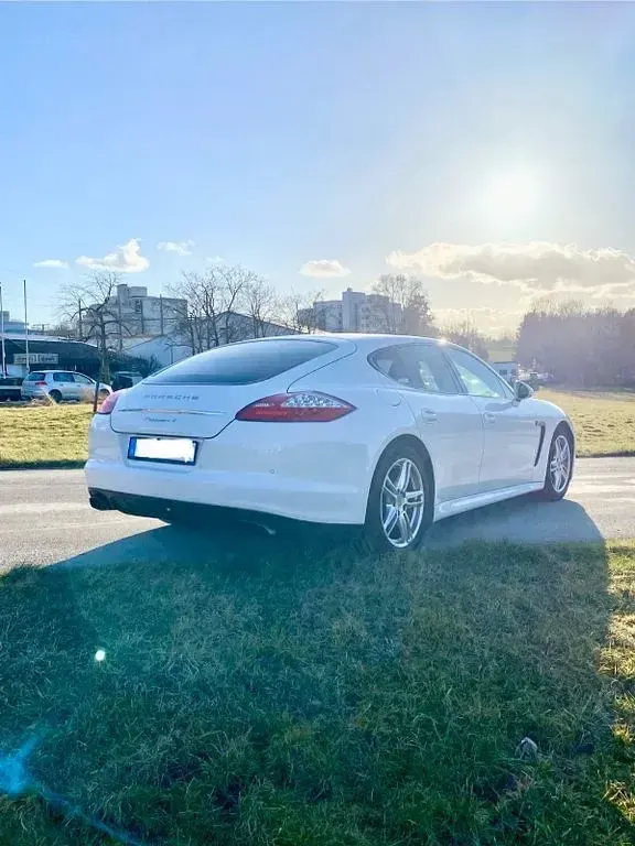 Gebraucht Porsche Panamera Sport 299 PS (219 kW) 2011 Weiß Kleinwagen