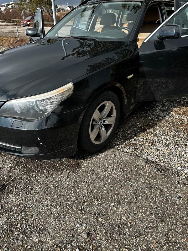 Gebraucht BMW 520 177 PS (130 kW) 2009 Schwarz Kombi