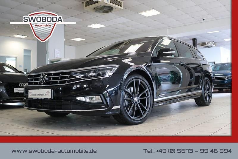 Schwarz Gebraucht 2022 VW Passat R-line Limousine | 32.950 € (Teuer) - Bild 1/2
