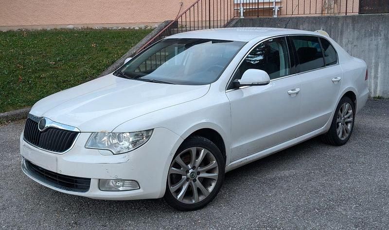 Weiß Gebraucht 2008 Skoda Superb Ambition Limousine | 6.499 € (Fairer Preis) - Bild 1/4