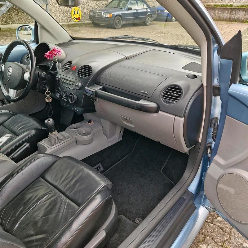 Gebraucht VW New Beetle 101 PS (74 kW) 2004 Blau Kleinwagen