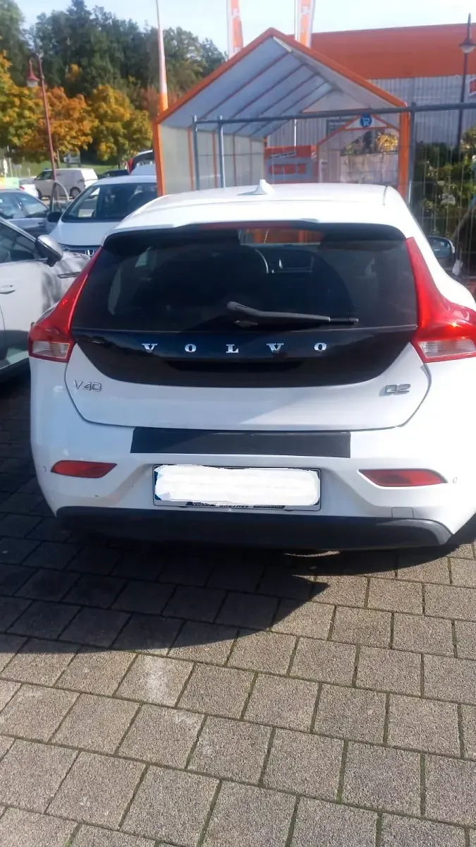 Gebraucht Volvo V40 120 PS (88 kW) 2018 Weiß Kombi