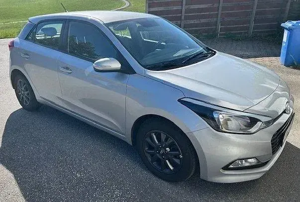 Gebraucht Hyundai i20 Active 101 PS (74 kW) 2018 Silber Limousine