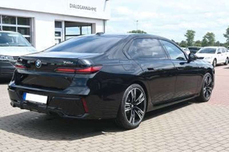 Gebraucht BMW 740 Sport Line 286 PS (210 kW) 2024 Saphirschwarz metallic Limousine