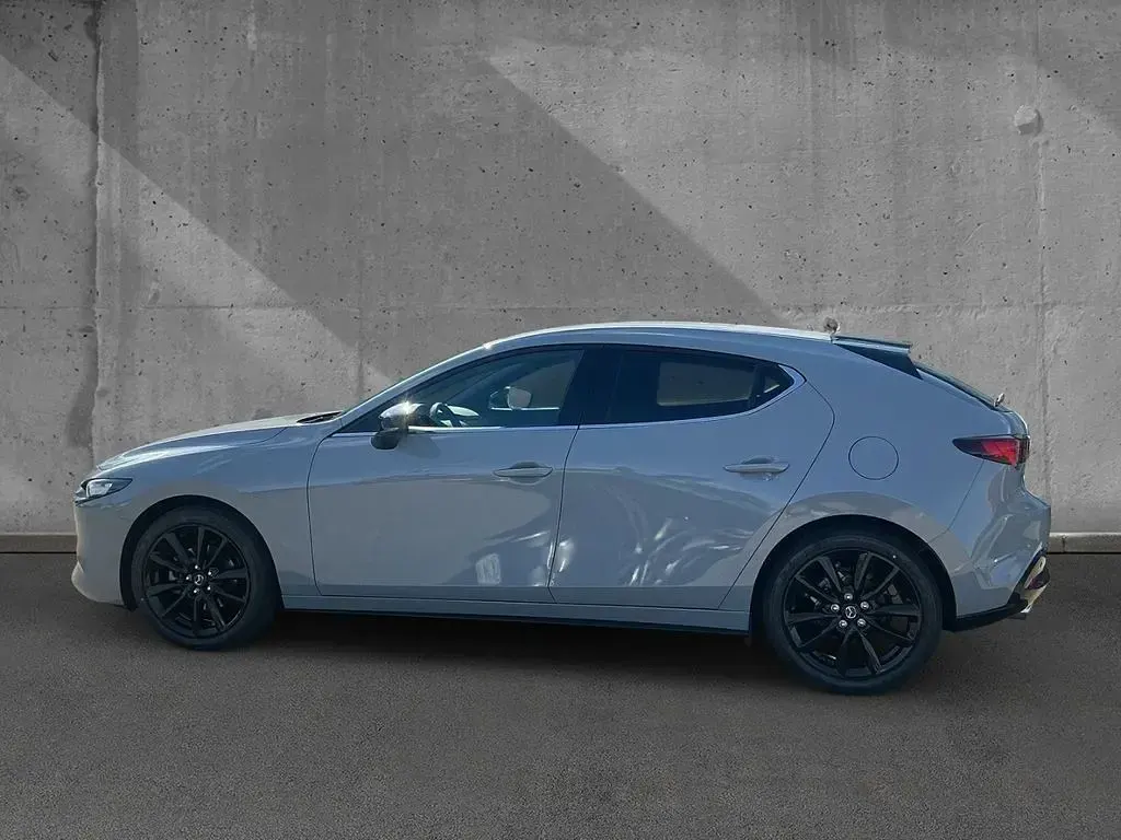 Neu Mazda 3 Homura-Line 140 PS (102 kW) 2026 Grau Limousine