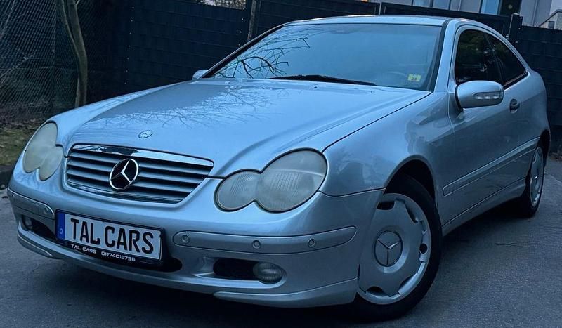 Silber Gebraucht 2010 Mercedes C200 Coupé | 2.499 € (Superpreis) - Bild 1/4