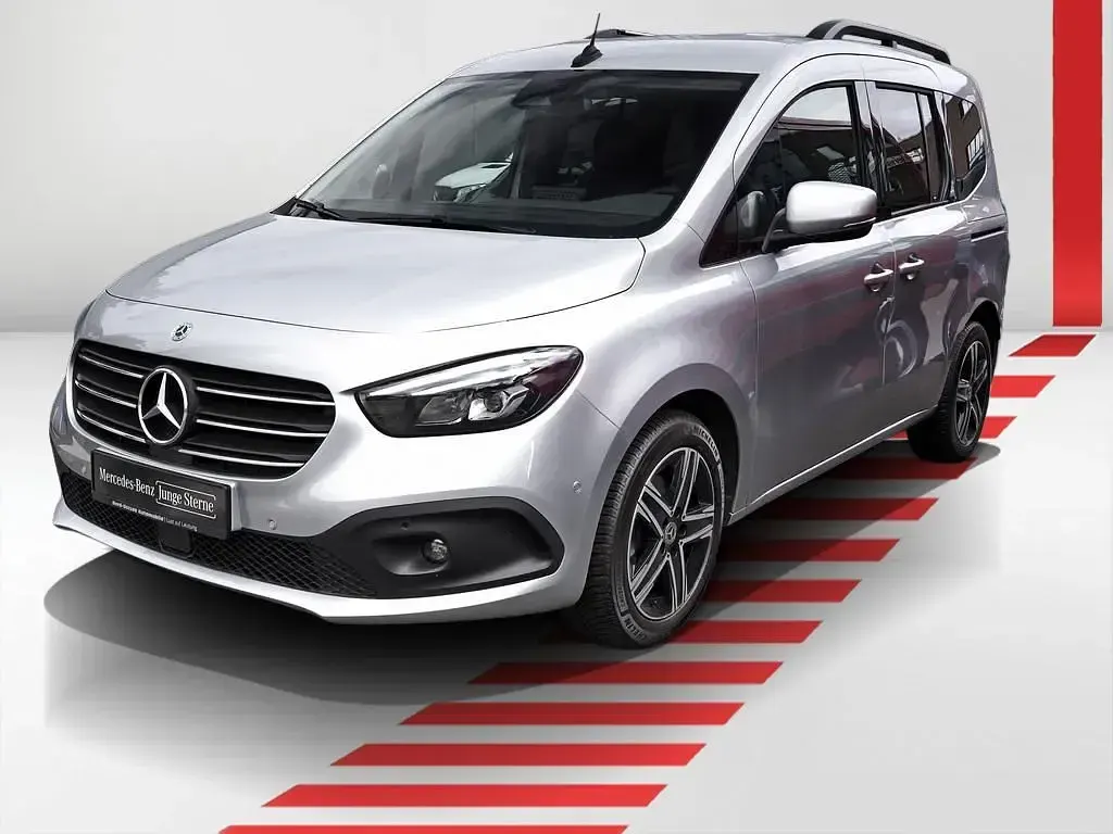 Gebraucht Mercedes T180 Progressive 116 PS (85 kW) 2024 Silber Van / Kleinbus