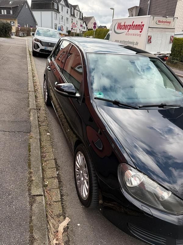 Gebraucht VW Golf VI 105 PS (77 kW) 2010 Schwarz Kleinwagen