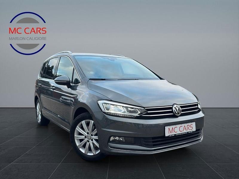 Grau Gebraucht 2018 VW Touran Highline Van / Kleinbus | 24.890 € (Fairer Preis) - Bild 1/4