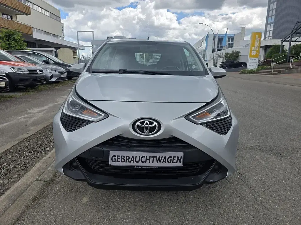 Gebraucht Toyota Aygo X-play 72 PS (52 kW) 2020 Silber Kleinwagen
