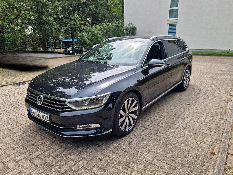 Schwarz Gebraucht 2017 VW Passat Highline Kombi | 18.990 € (Guter Preis) - Bild 1/4