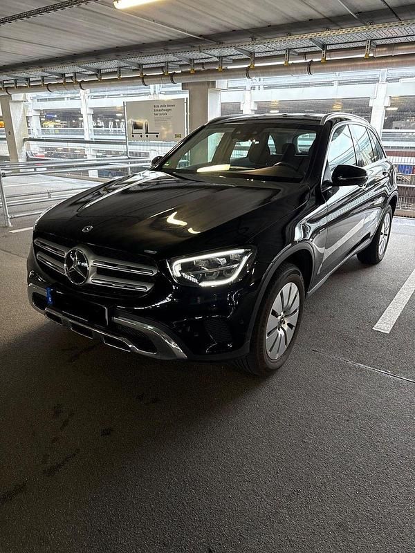 Gebraucht Mercedes GLC300e 320 PS (235 kW) 2021 Schwarz SUV