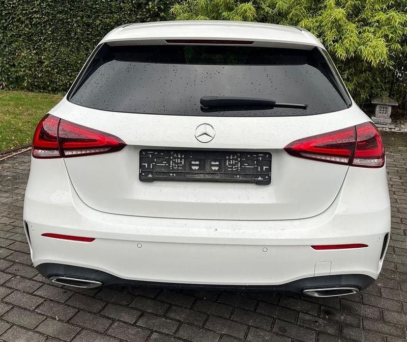 Gebraucht Mercedes A180 AMG line 136 PS (100 kW) 2019 Weiß Limousine