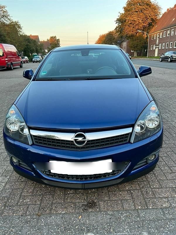 Blau Gebraucht 2010 Opel Astra GTC Coupé | 2.850 € (Fairer Preis) - Bild 1/4