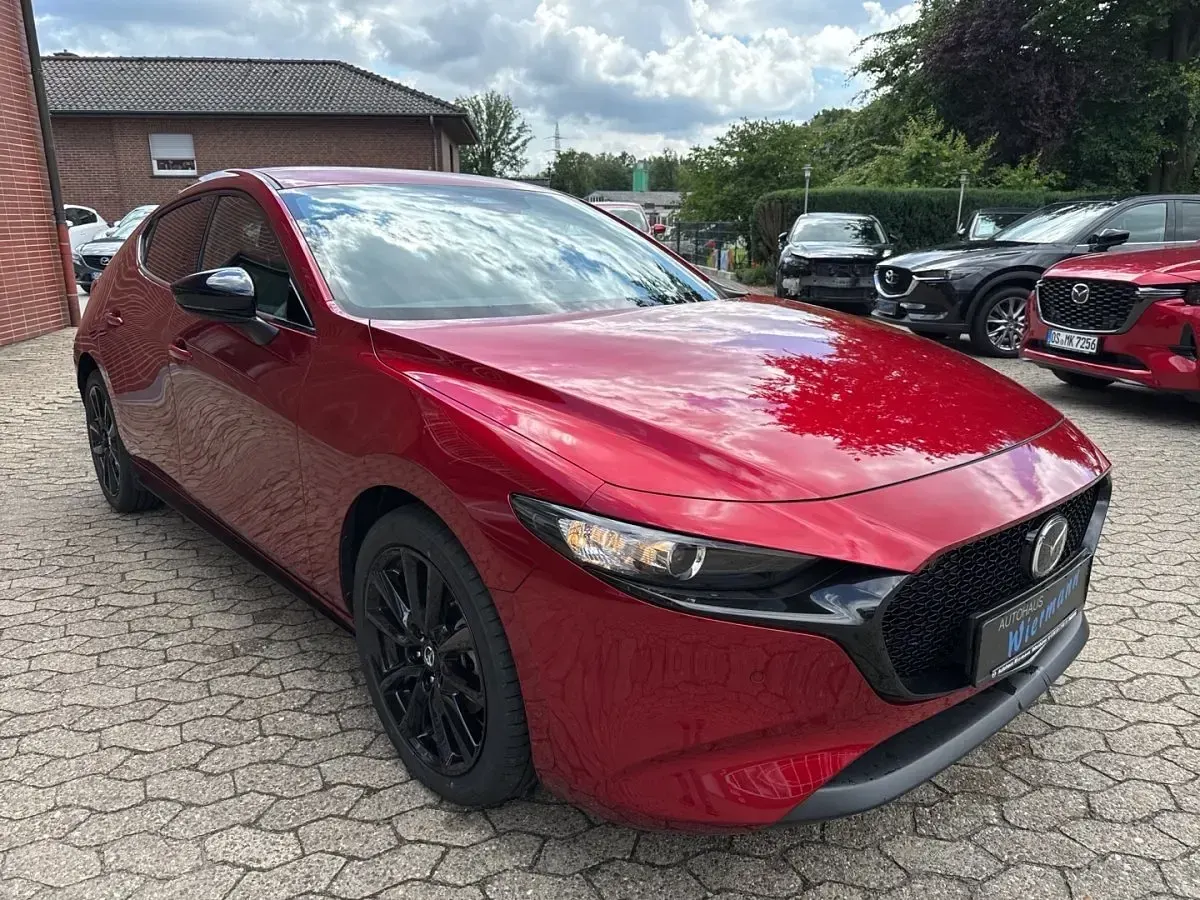Neu Mazda 3 Homura-Line 140 PS (102 kW) 2025 Rot Limousine