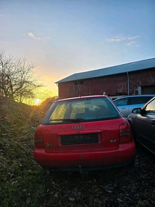 Brugt Audi A4 165 HK (121 kW) 1998 Rød Stationcar