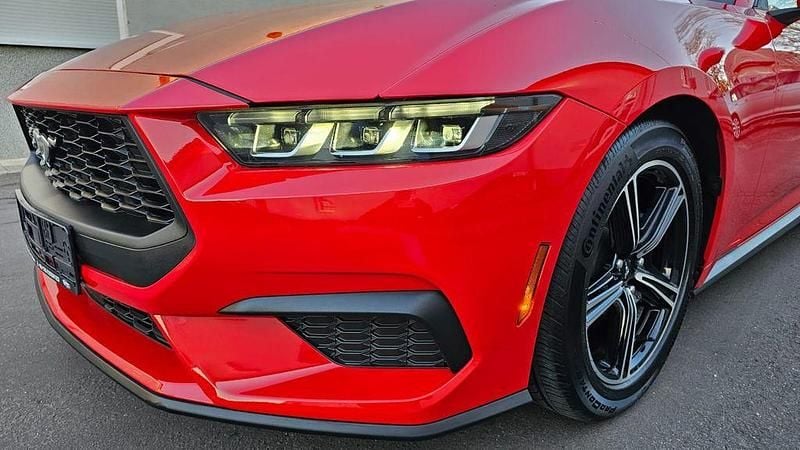 Rot Gebraucht 2024 Ford Mustang Premium Cabrio | 39.800 € - Bild 1/4