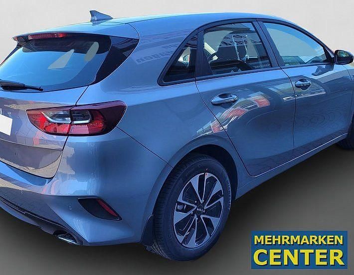 Neu Kia Ceed 140 PS (102 kW) 2025 Silber Kleinwagen