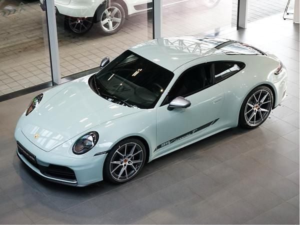 Grün (shadegreenmetallic) Neu 2025 Porsche 911 Carrera T Coupé | 162.109 € (Fairer Preis) - Bild 1/4