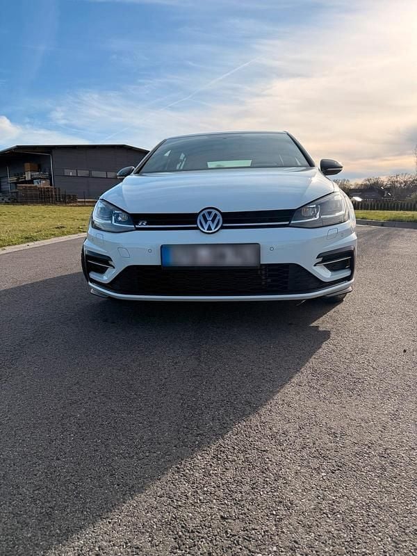 Gebraucht VW Golf VII 116 PS (85 kW) 2019 Weiß Kleinwagen