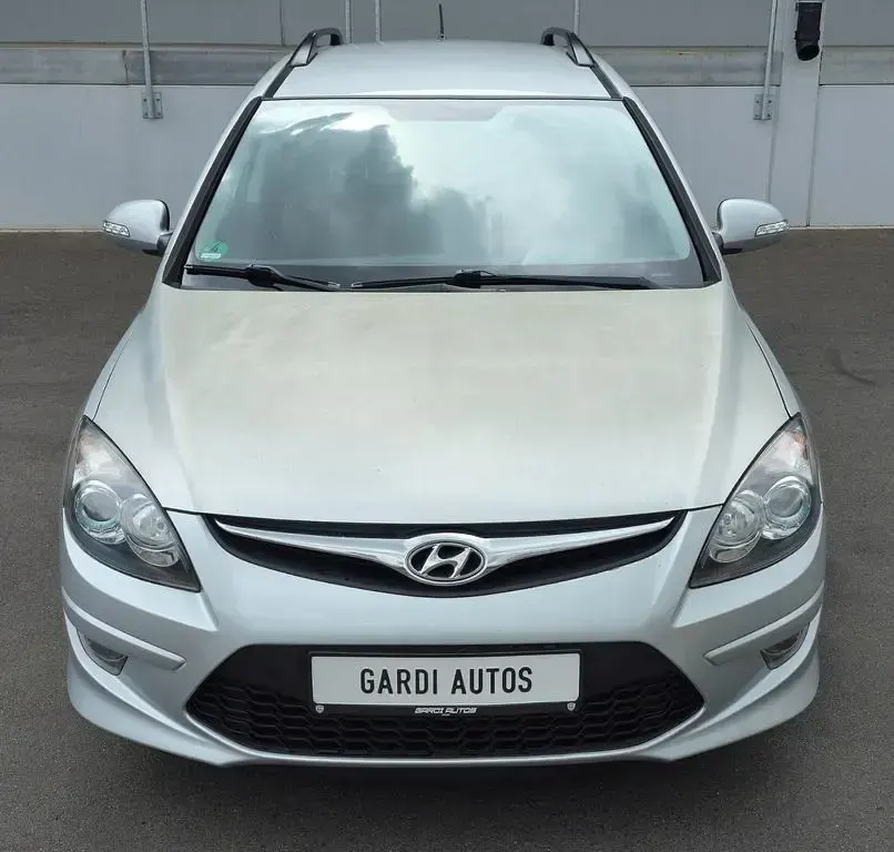 Gebraucht Hyundai i30 90 PS (66 kW) 2011 Silber Kombi