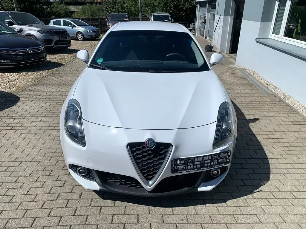 Gebraucht Alfa Romeo Giulietta Super 120 PS (88 kW) 2018 Weiß Kleinwagen