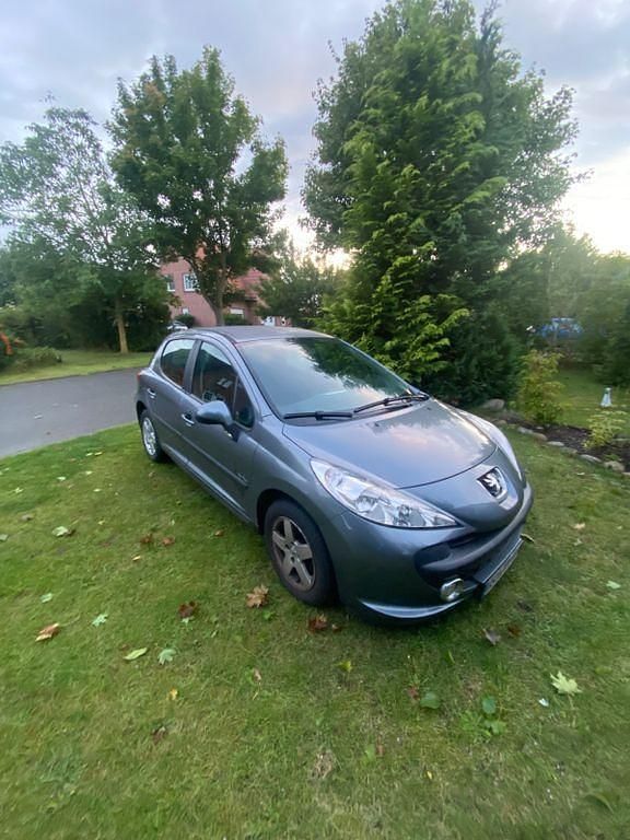 Grau Gebraucht 2009 Peugeot 207 Filou Limousine | 900 € (Superpreis) - Bild 1/4