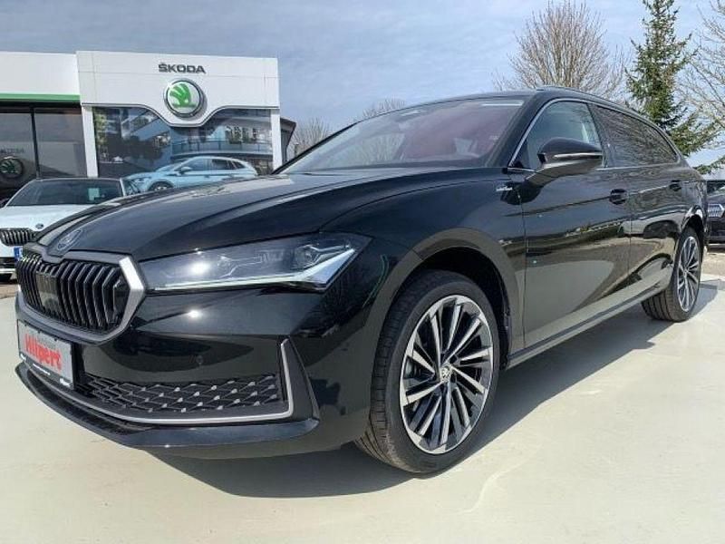 Gebraucht Skoda Superb LAURIN & KLEMENT 150 PS (110 kW) 2024 Ebony schwarz metallic (metallic) Kombi