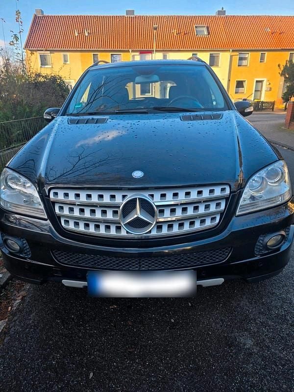 Gebraucht Mercedes ML320 224 PS (164 kW) 2008 Schwarz SUV