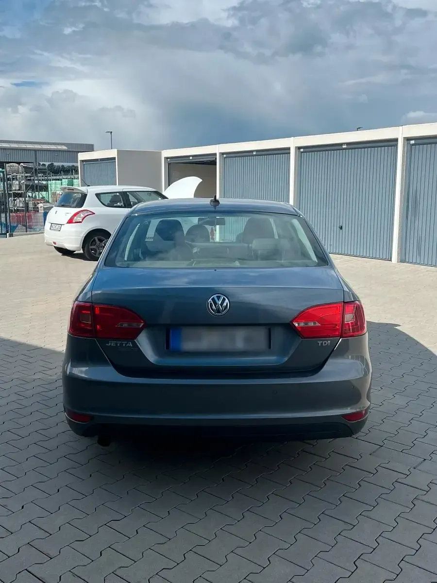 Używany VW Jetta 105 KM (77 kW) 2011 Srebrny Sedan/Limuzyna