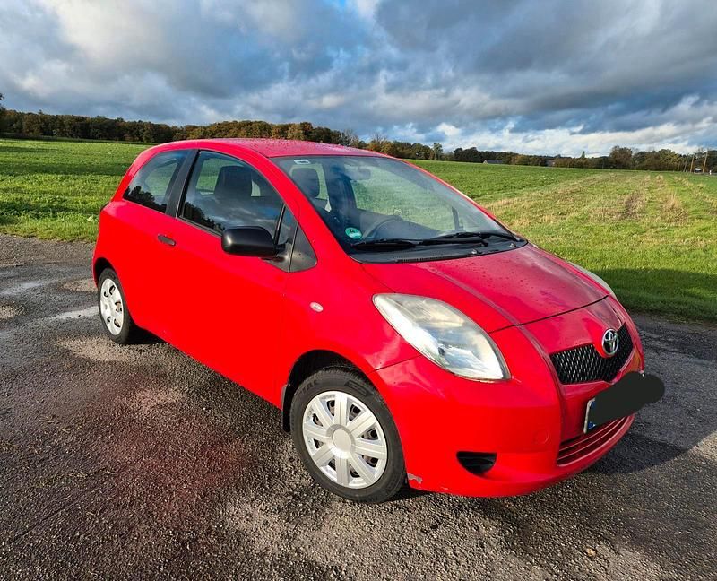 Rot Gebraucht 2008 Toyota Yaris Kleinwagen | 3.450 € (Etwas zu teuer) - Bild 1/4