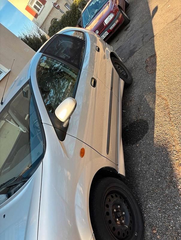 Gebraucht Nissan Almera Tino 116 PS (85 kW) 2005 Silber Van / Kleinbus