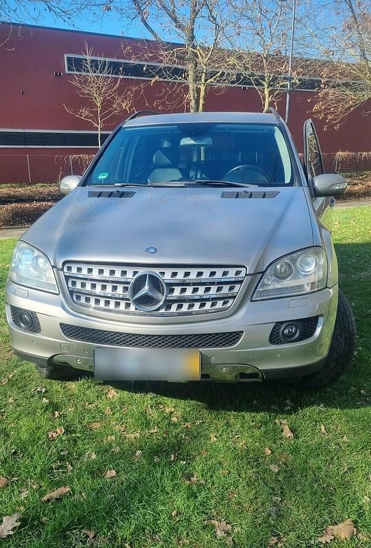 Gebraucht Mercedes ML280 190 PS (139 kW) 2006 Gold SUV