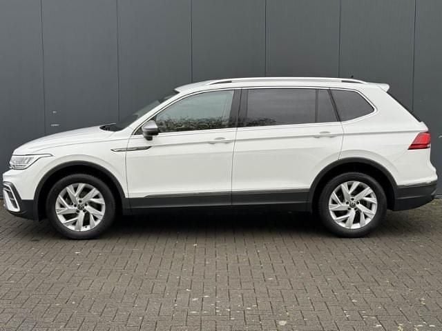 Gebraucht VW Tiguan Allspace Life 150 PS (110 kW) 2024 Weiss SUV